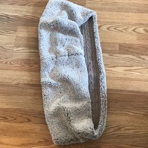 Madison 88 infinity scarf